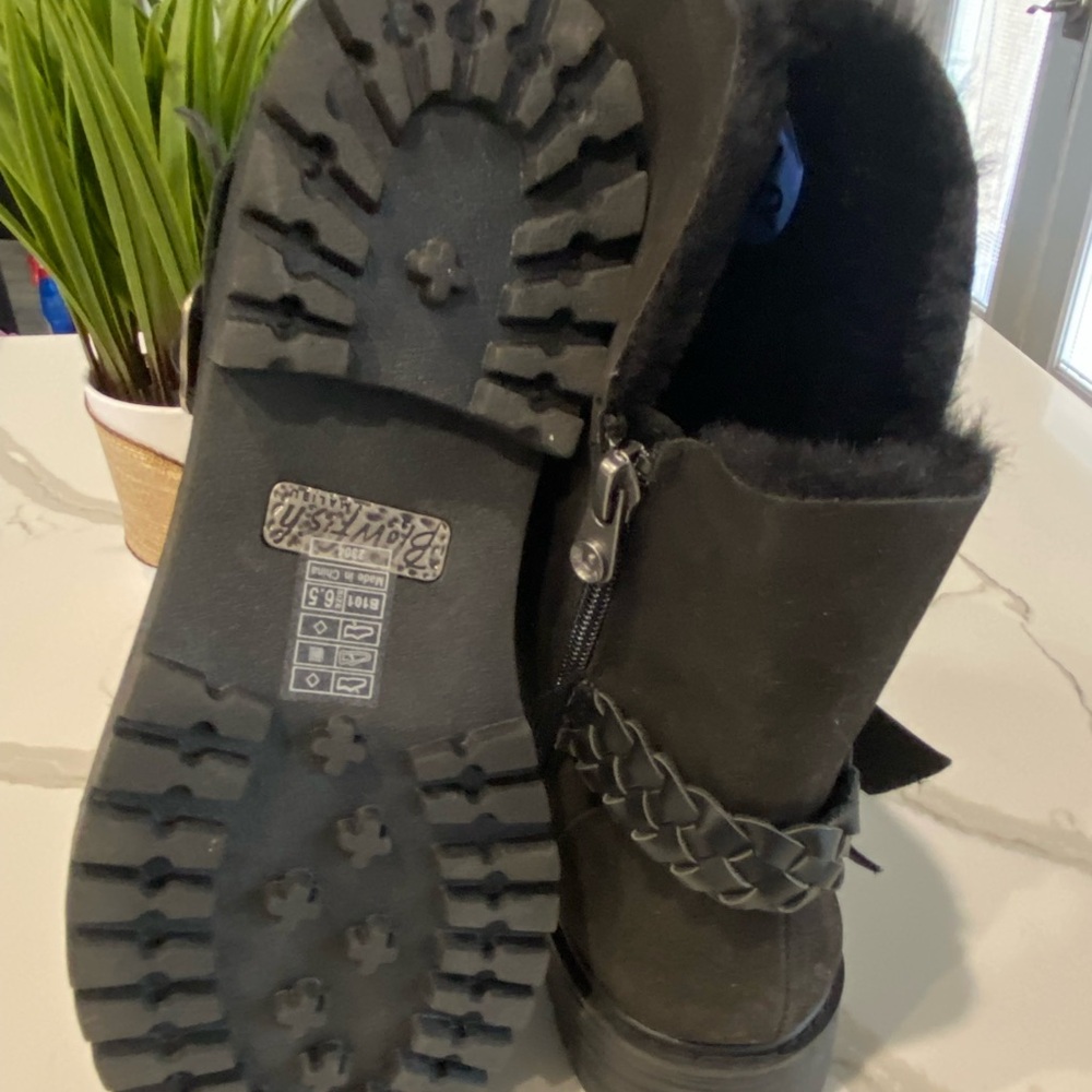 Blow fish Black Fur-Lined Boots with Buckle Detail - Picture 4 of 7